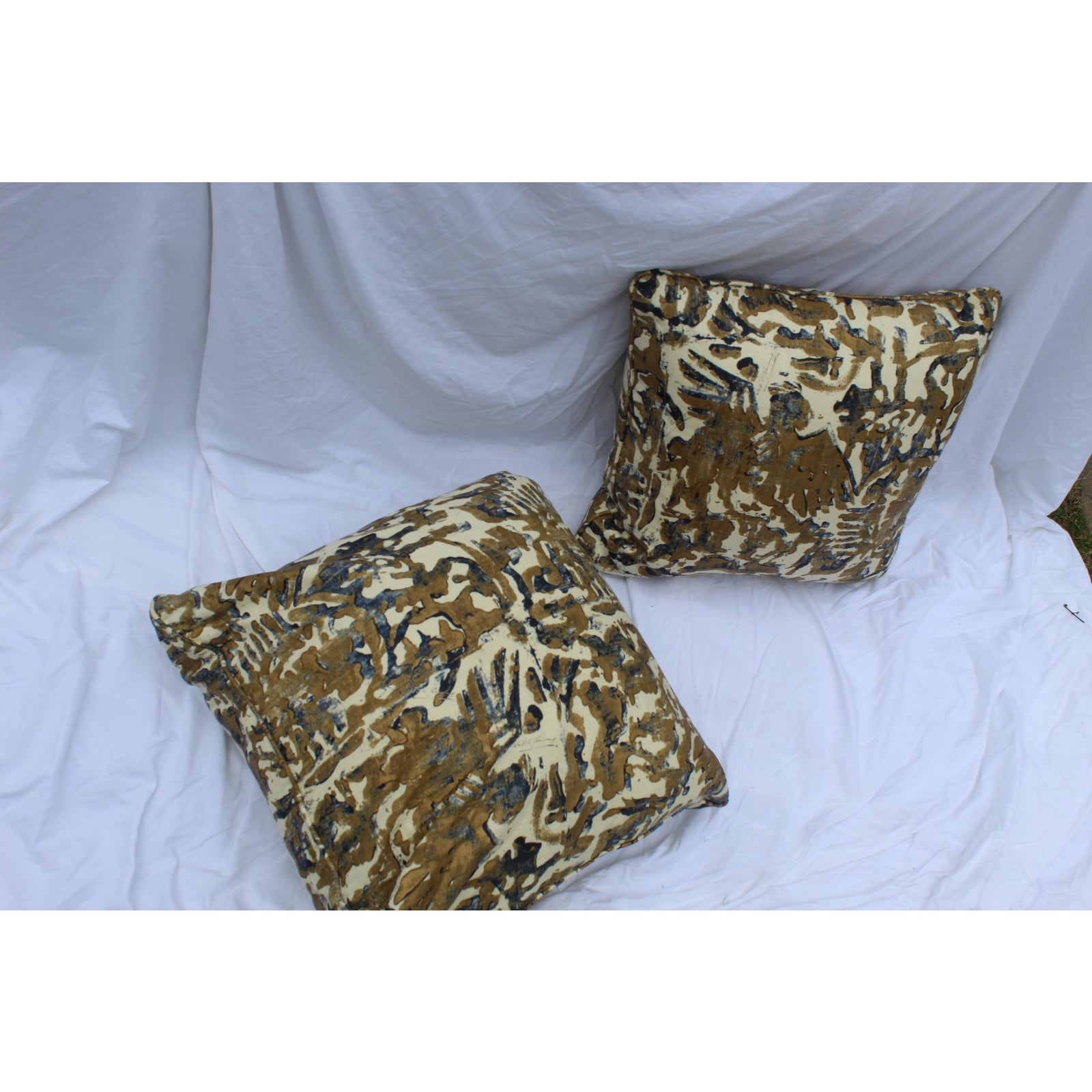 contemporary-printed-linen-navy-blue-and-bronze-down-pillows-a-pair-9644