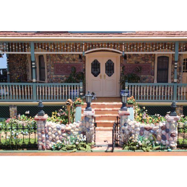heritage-museum-la-on-s-calif-architecture-victorian-doll-house-and-case-3796
