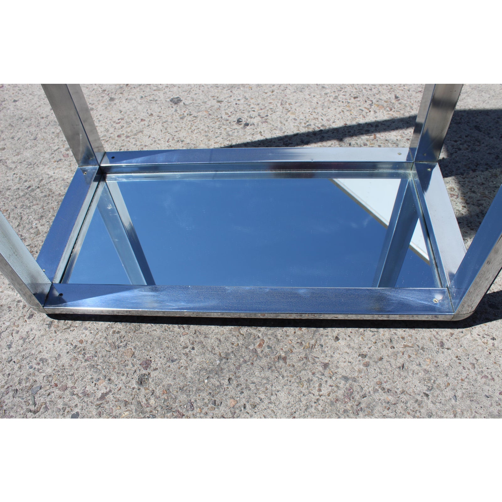 1970s-chrome-mirrored-display-case-stand-8283