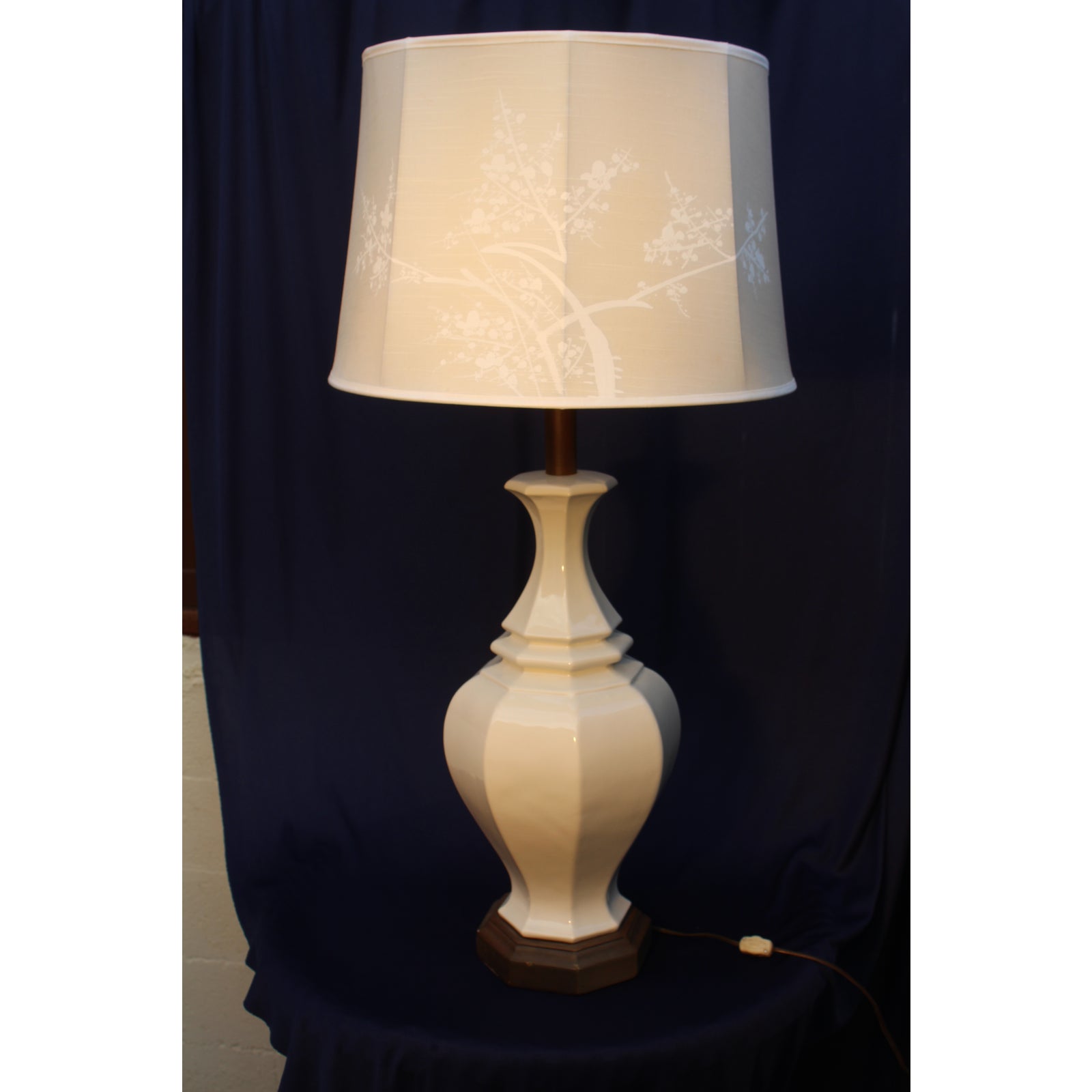 blanc-du-chin-octangular-hollywood-regency-lamp-2911