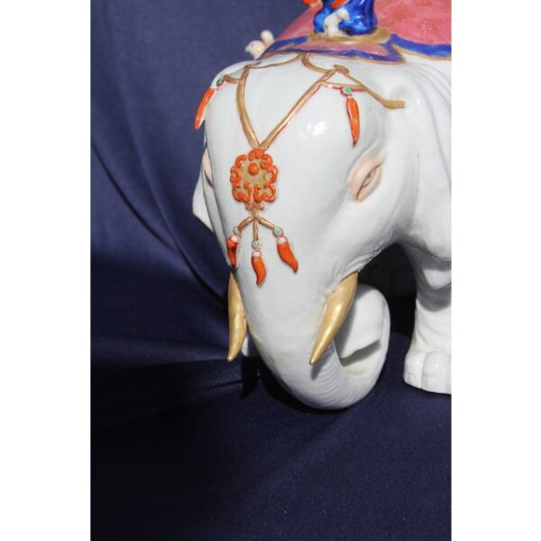 chinese porcelain elephant 8477