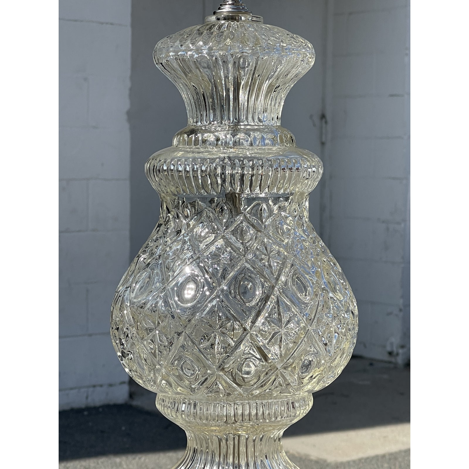 mid-century-pineapple-formed-glass-lamp-6942