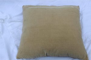 1960s-italian-wool-pedi-point-down-pillow-8003