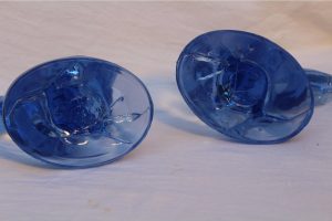vintage-federal-glass-blue-to-clear-rosters-a-pair-3633